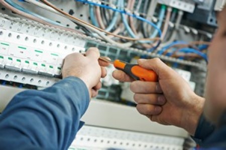 3 electrical safety tips to protect your home this fall
